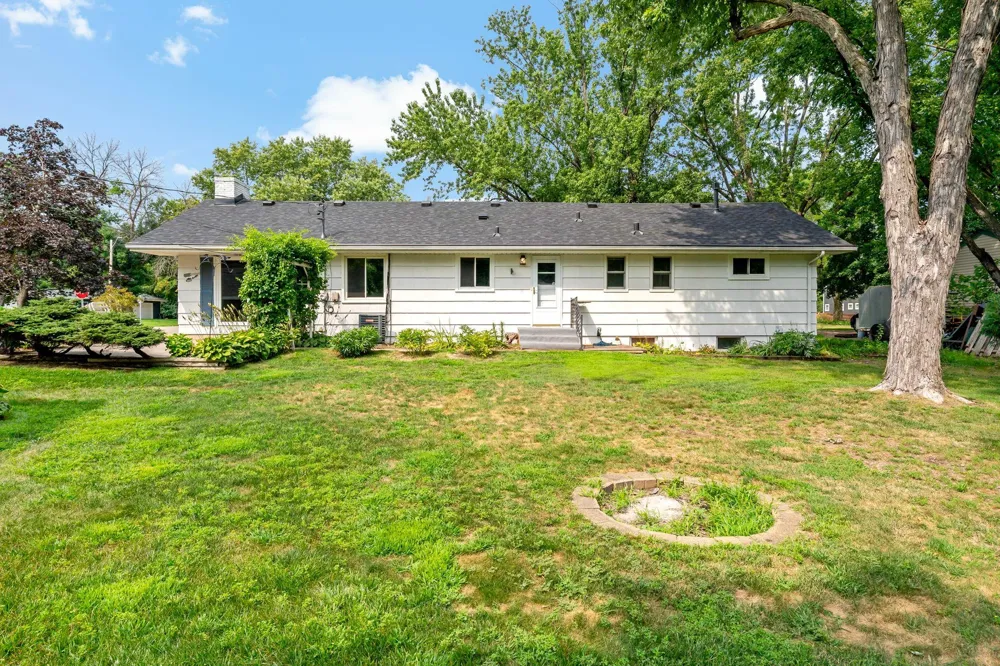 3567 Leroy Street Deephaven, MN 55391