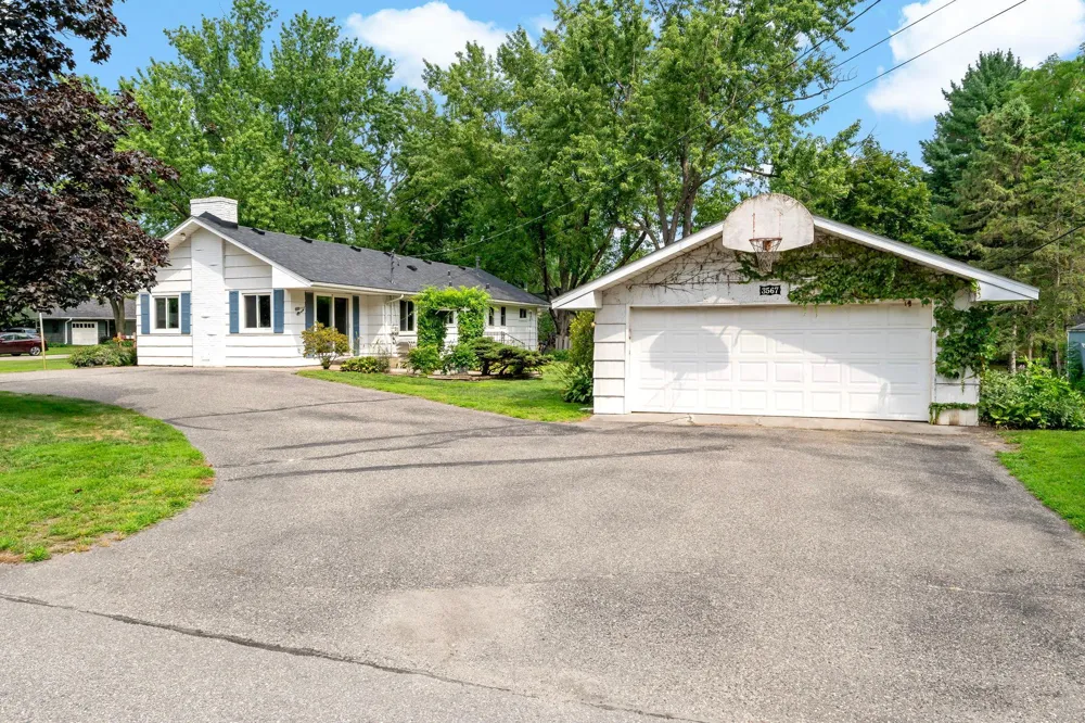 3567 Leroy Street Deephaven, MN 55391