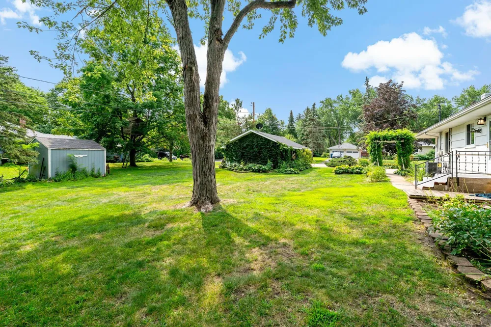 3567 Leroy Street Deephaven, MN 55391