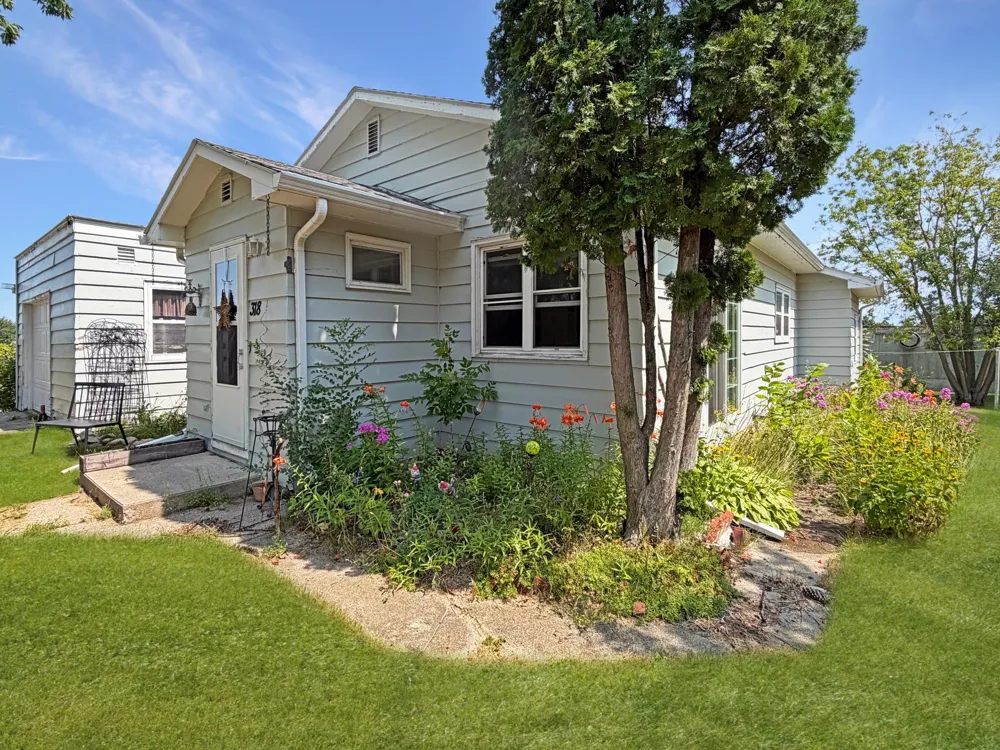 318 Clearwater Avenue NW Bagley, MN 56621