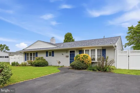 442 LAKESIDE DRIVE