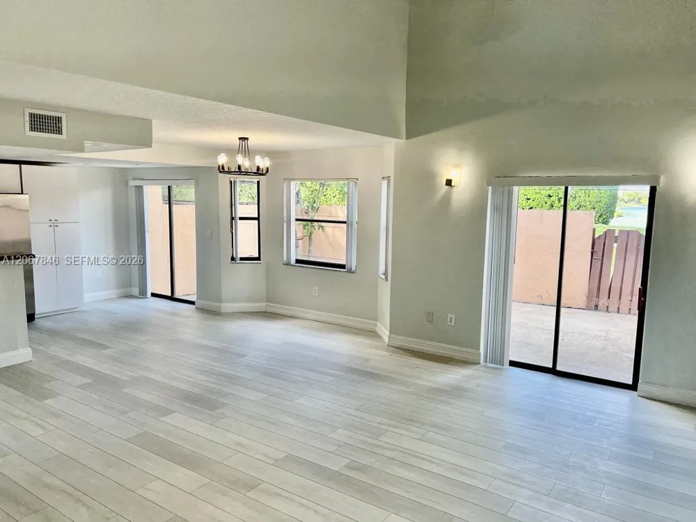 900 SW 113th Ter Pembroke Pines, FL 33025