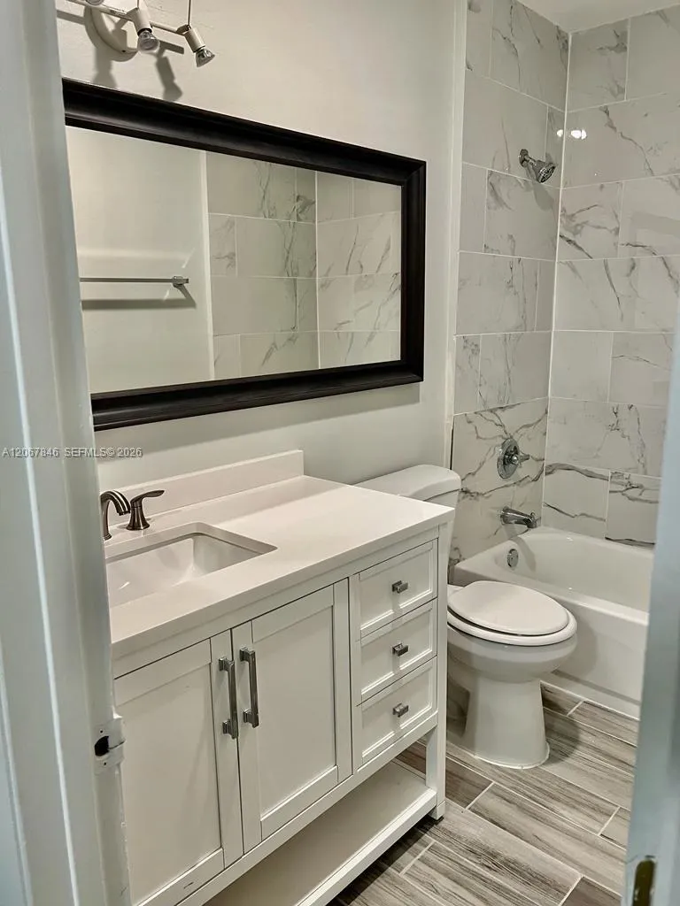 900 SW 113th Ter Pembroke Pines, FL 33025