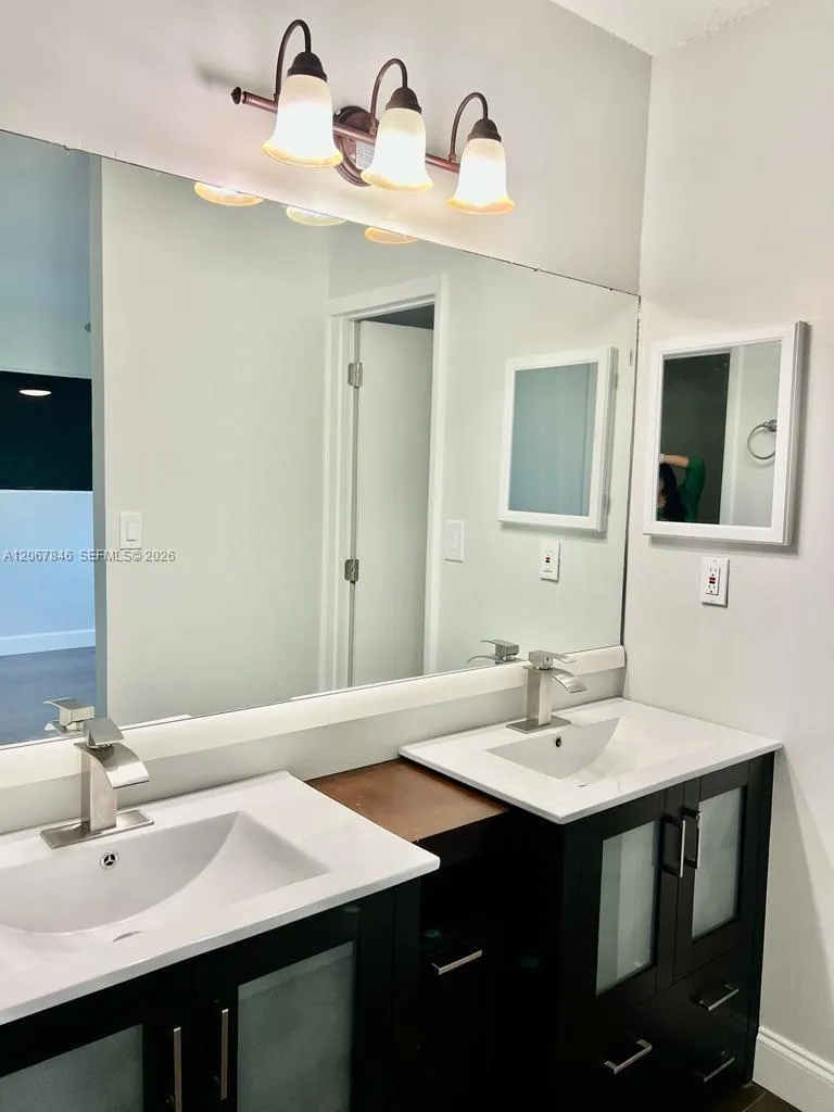 900 SW 113th Ter Pembroke Pines, FL 33025
