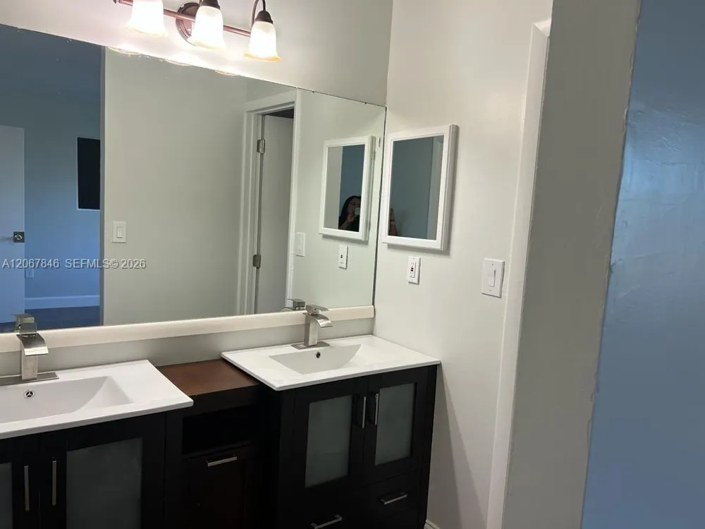 900 SW 113th Ter Pembroke Pines, FL 33025