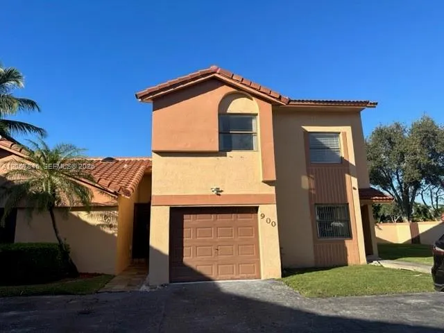 900 SW 113th Ter Pembroke Pines, FL 33025