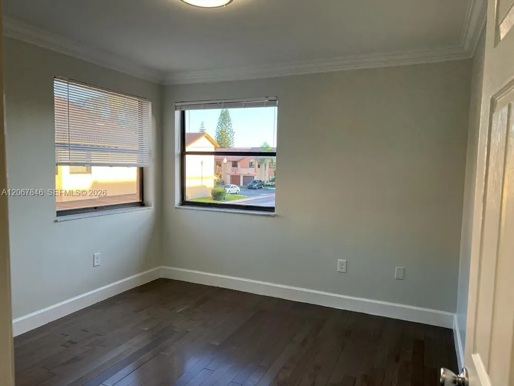 900 SW 113th Ter Pembroke Pines, FL 33025