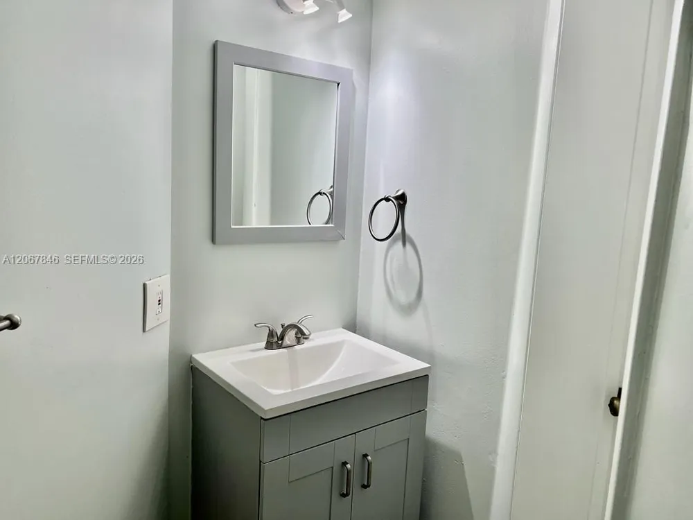 900 SW 113th Ter Pembroke Pines, FL 33025