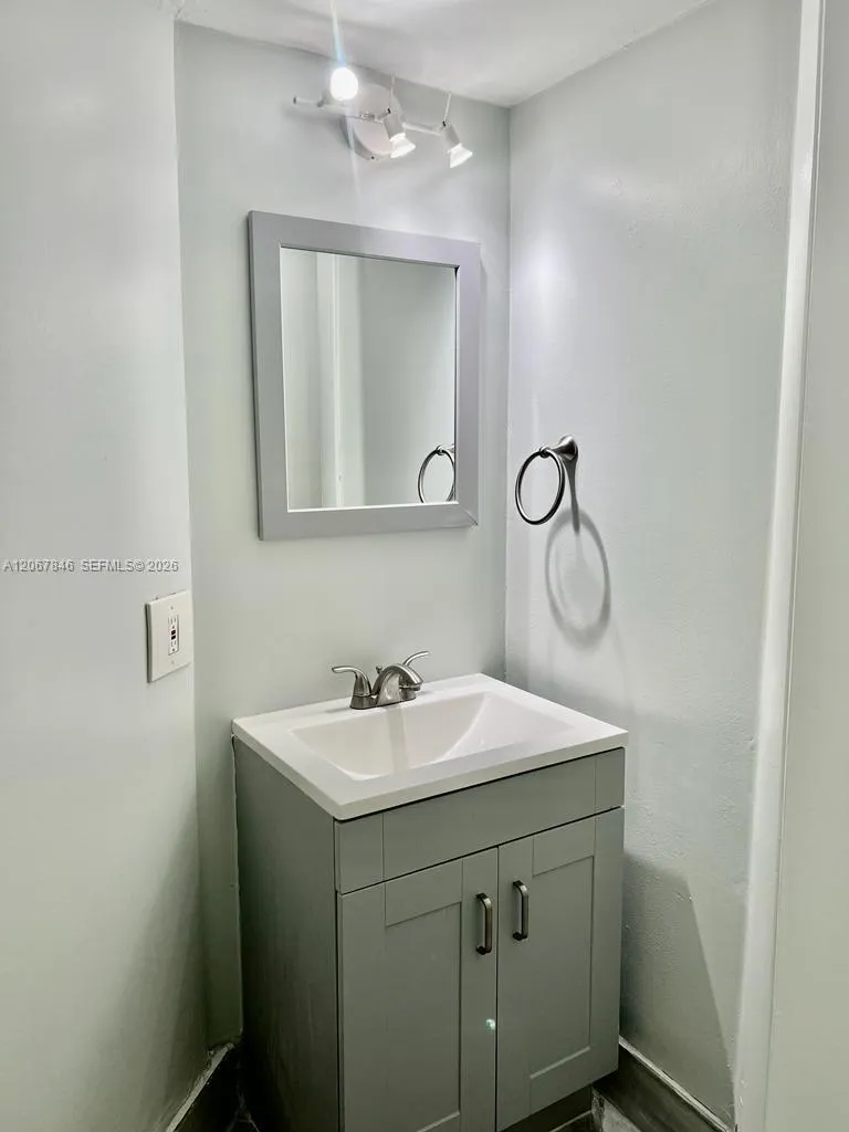 900 SW 113th Ter Pembroke Pines, FL 33025