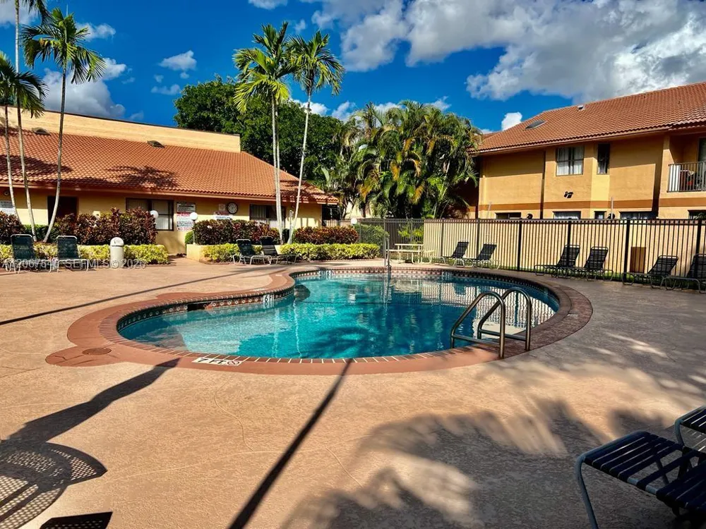 900 SW 113th Ter Pembroke Pines, FL 33025
