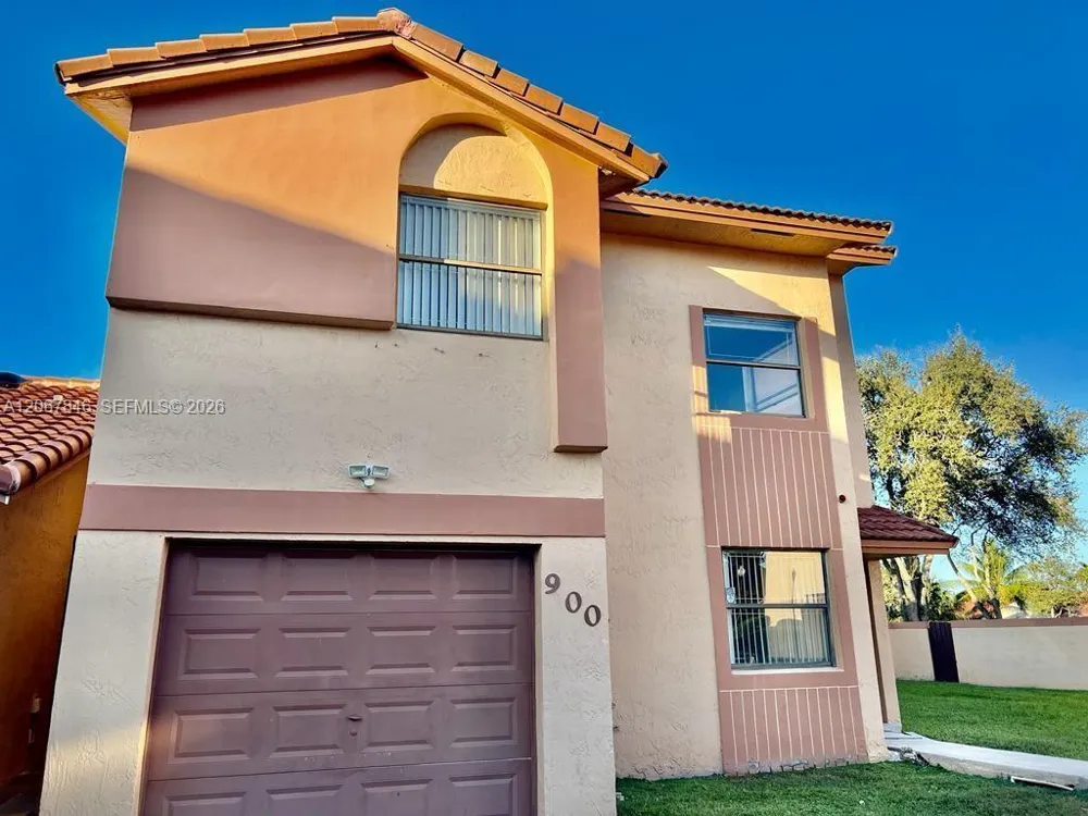 900 SW 113th Ter Pembroke Pines, FL 33025