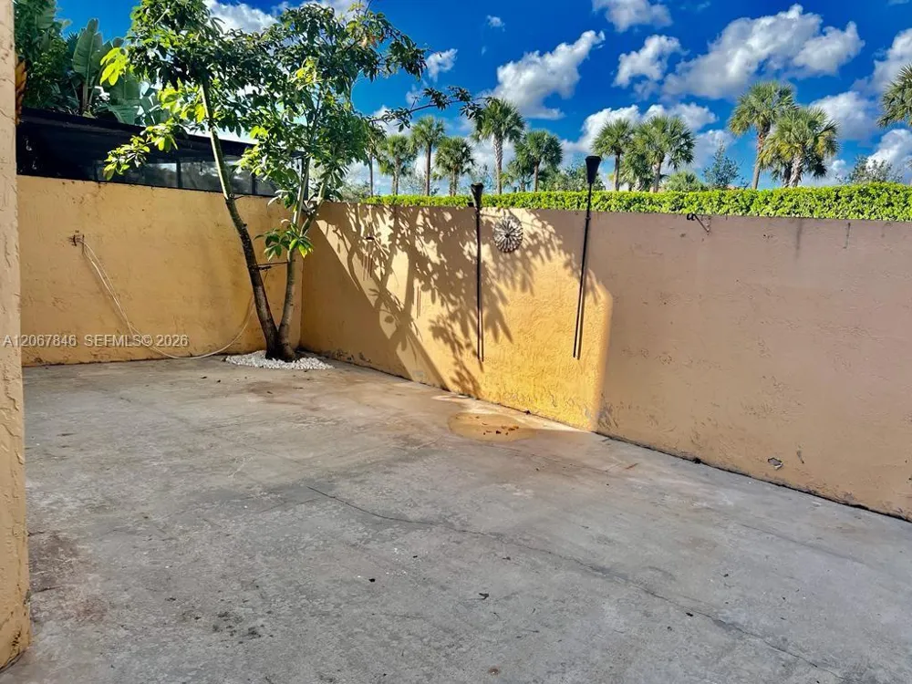 900 SW 113th Ter Pembroke Pines, FL 33025