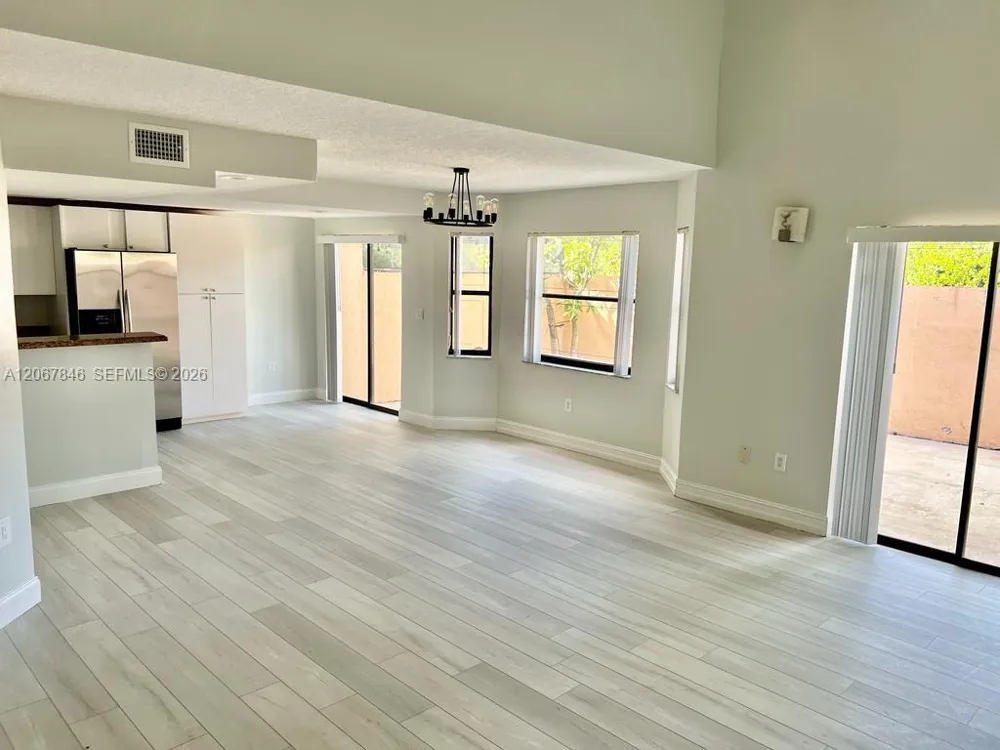 900 SW 113th Ter Pembroke Pines, FL 33025