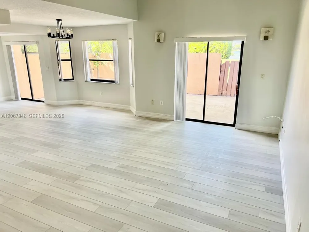 900 SW 113th Ter Pembroke Pines, FL 33025