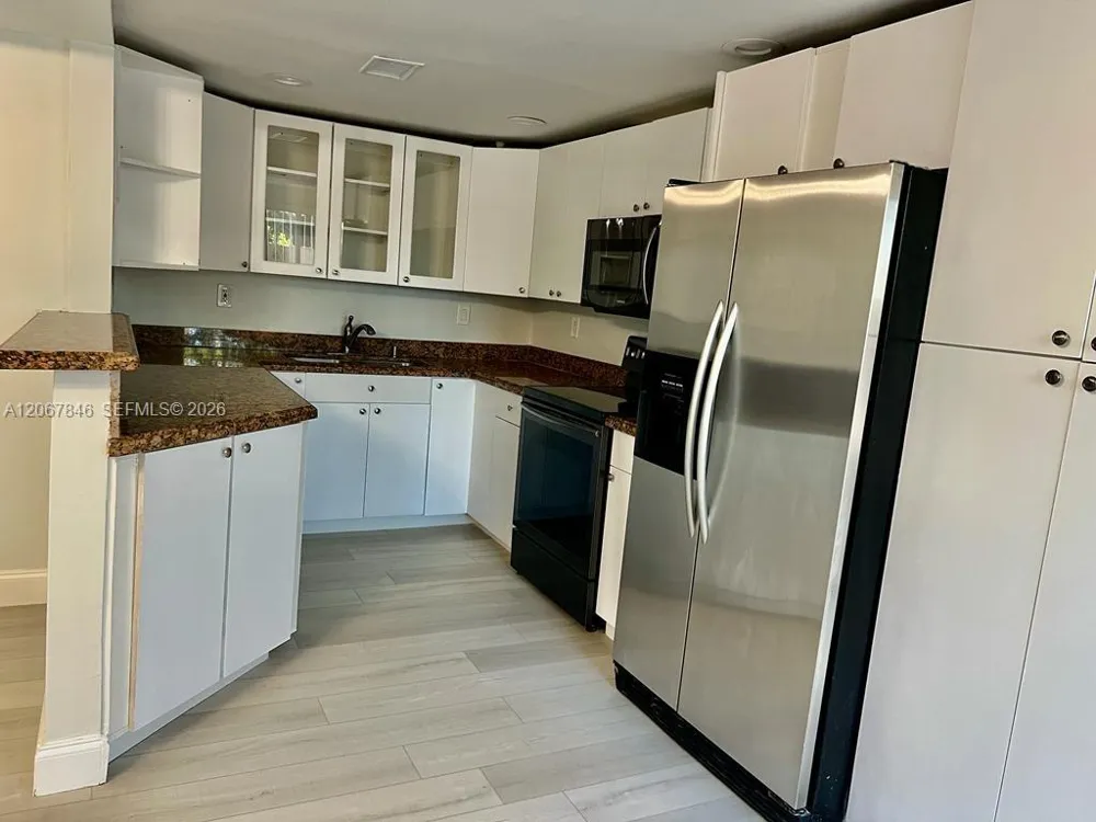 900 SW 113th Ter Pembroke Pines, FL 33025
