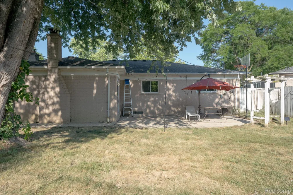 1635 Castleton Drive Troy City, MI 48083