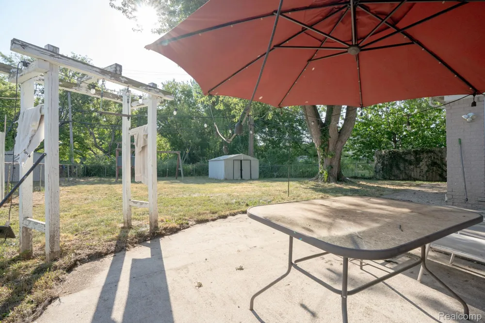 1635 Castleton Drive Troy City, MI 48083