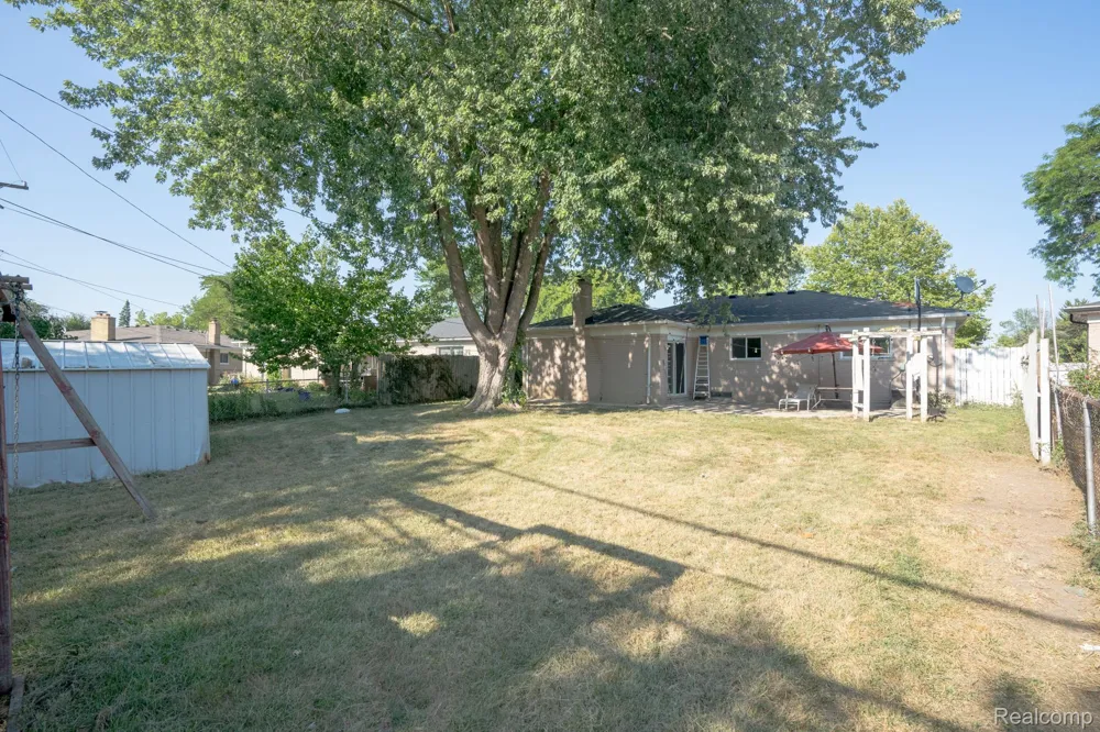 1635 Castleton Drive Troy City, MI 48083