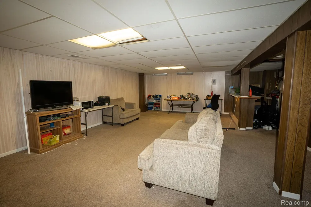 1635 Castleton Drive Troy City, MI 48083