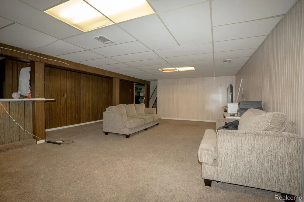 1635 Castleton Drive Troy City, MI 48083