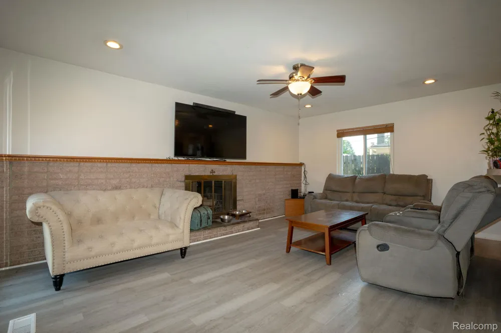 1635 Castleton Drive Troy City, MI 48083