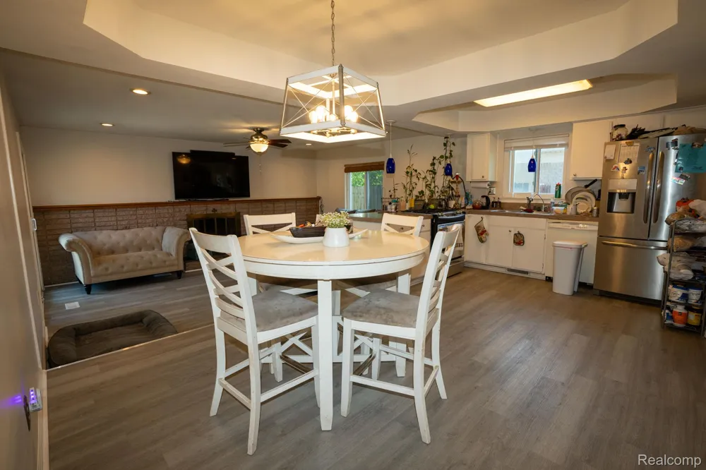 1635 Castleton Drive Troy City, MI 48083