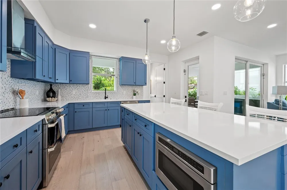 1647 SIESTA DRIVE Sarasota, FL 34239