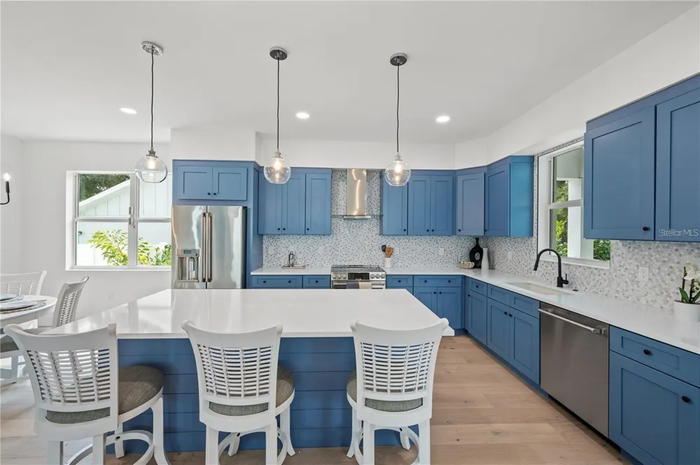 1647 SIESTA DRIVE Sarasota, FL 34239