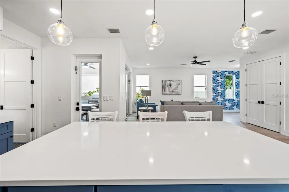 1647 SIESTA DRIVE Sarasota, FL 34239