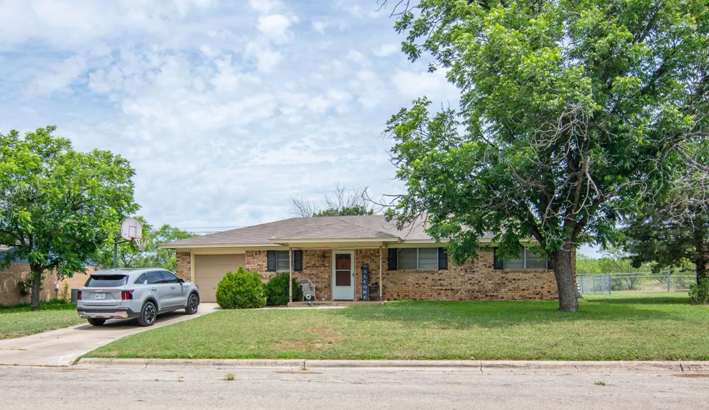 3814 Crestridge Drive Brownwood, TX 76801