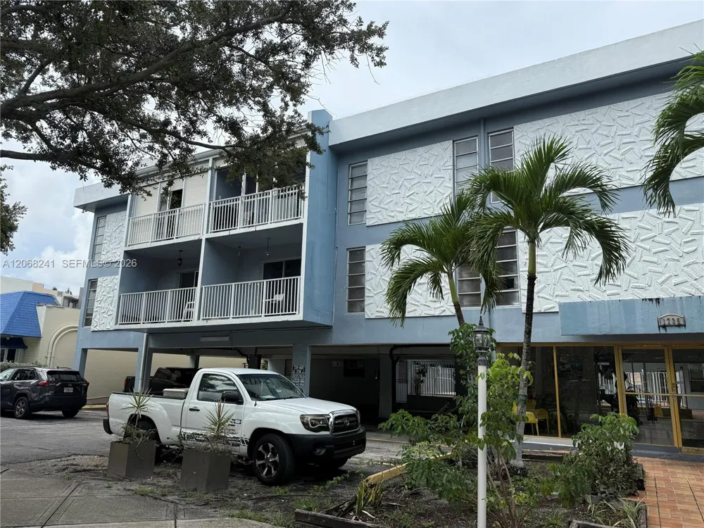 1735 NE 164th St #E104 North Miami Beach, FL 33162