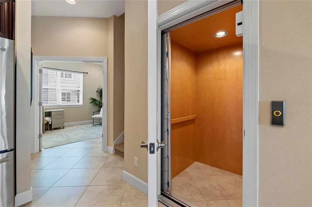 6043 ANCHORAGE WAY S St Petersburg, FL 33712