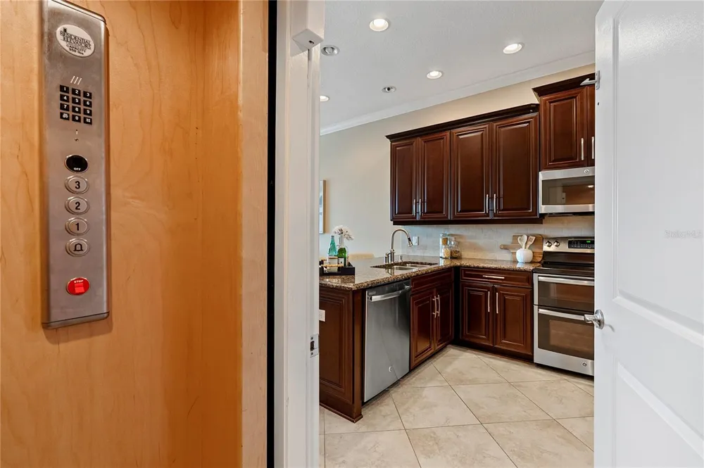 6043 ANCHORAGE WAY S St Petersburg, FL 33712