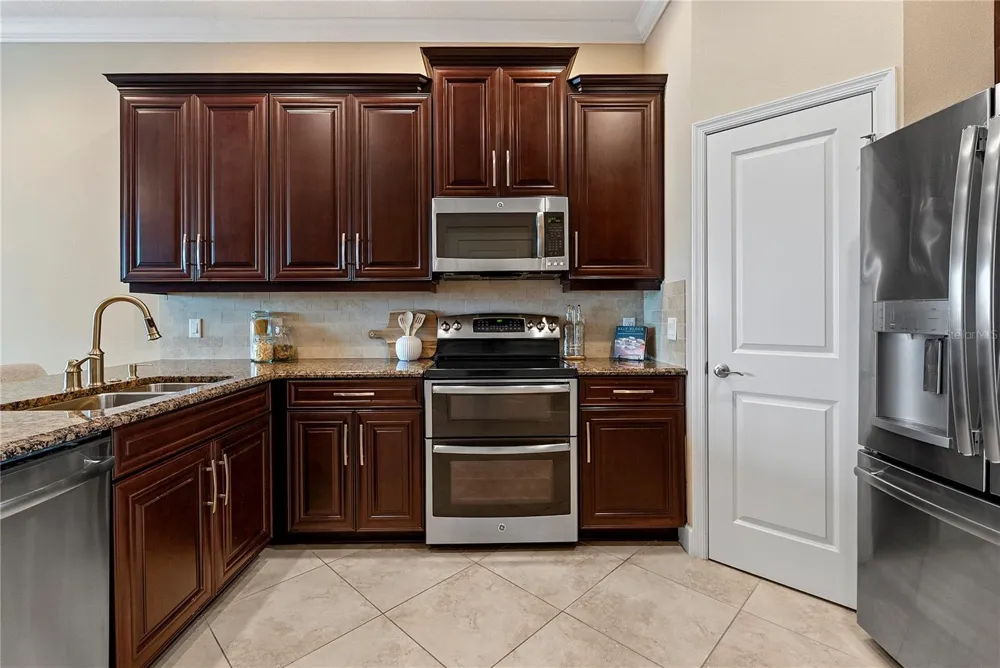 6043 ANCHORAGE WAY S St Petersburg, FL 33712