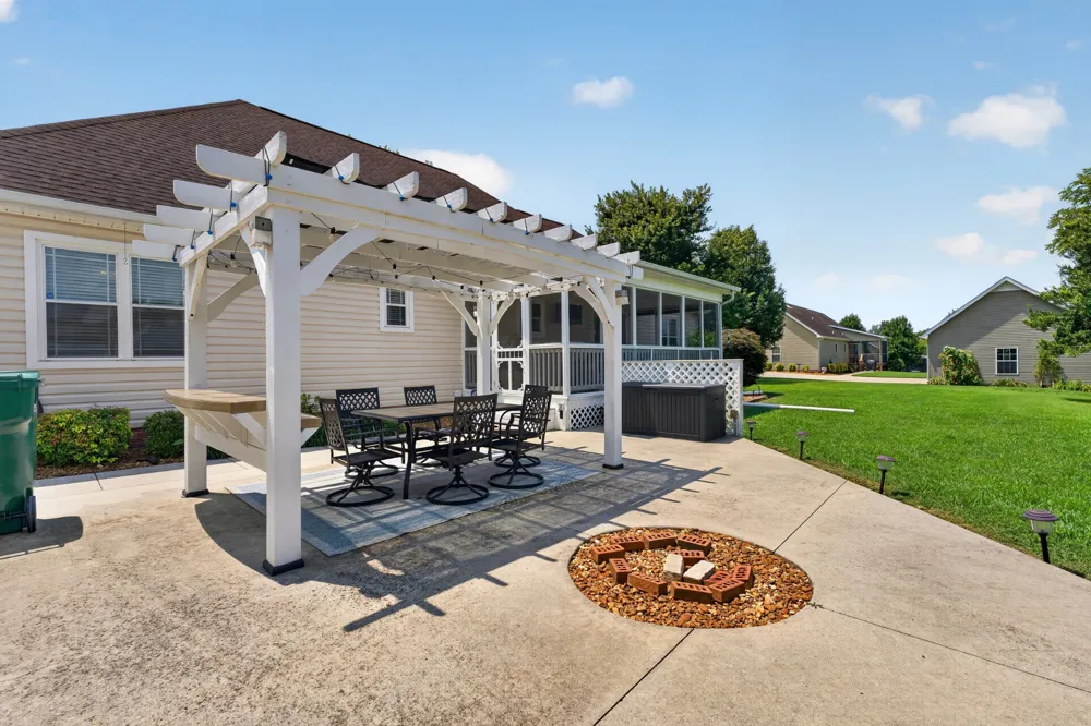 218 Charlotte Dr Winchester, TN 37398