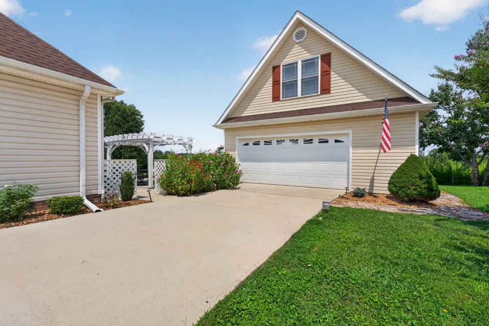 218 Charlotte Dr Winchester, TN 37398