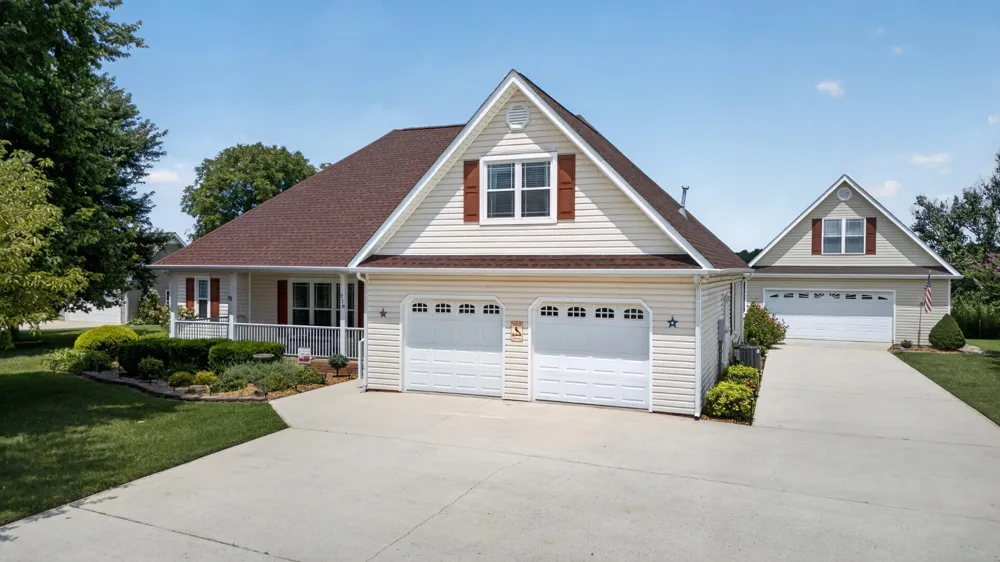 218 Charlotte Dr Winchester, TN 37398