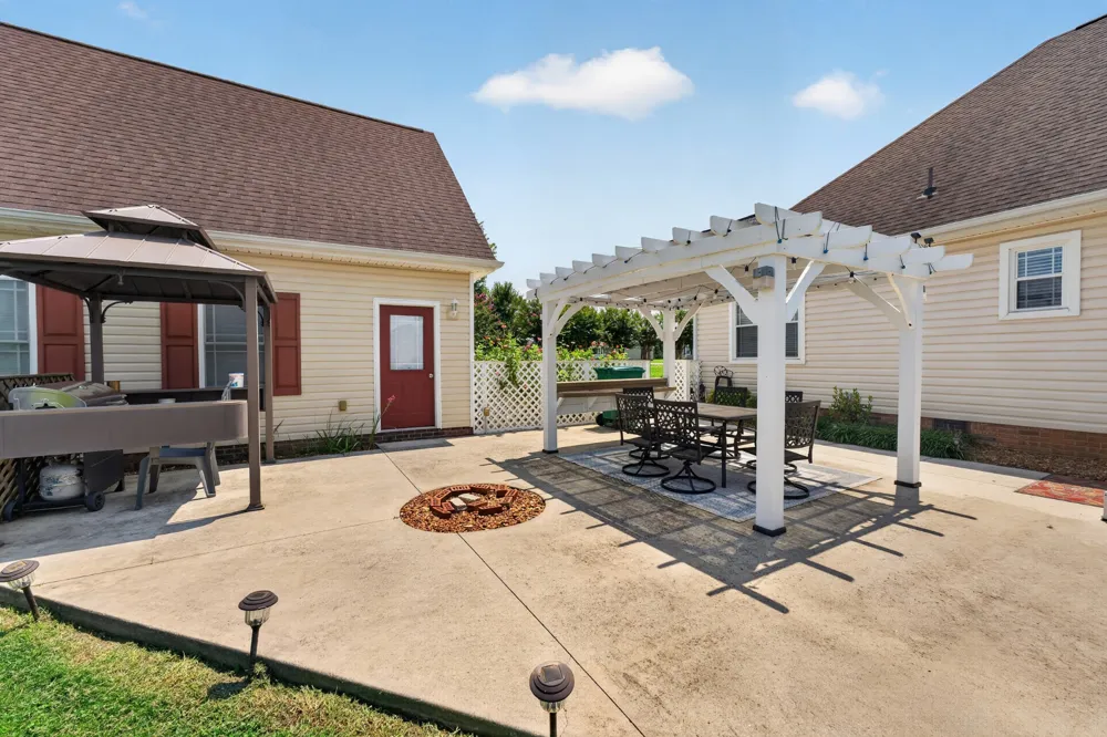 218 Charlotte Dr Winchester, TN 37398