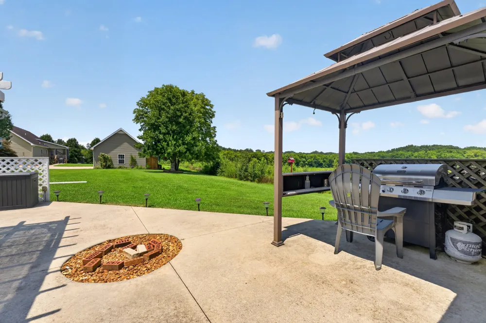218 Charlotte Dr Winchester, TN 37398