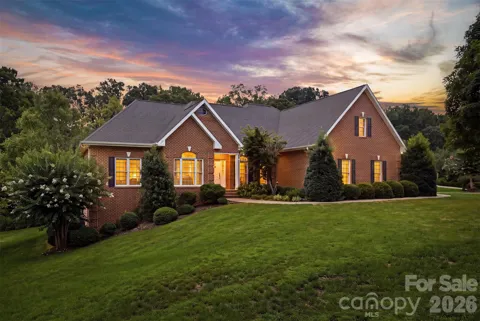 405 Woodridge Drive SE