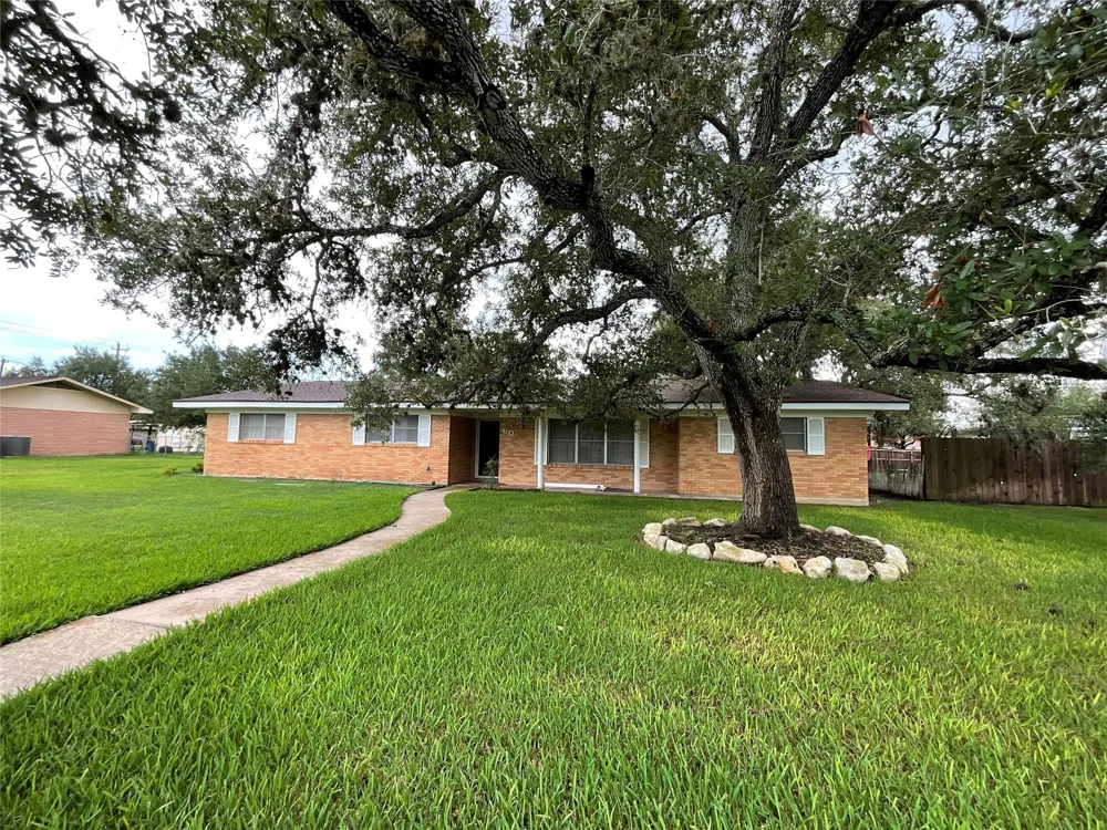 605 3rd Street Cuero, TX 77954