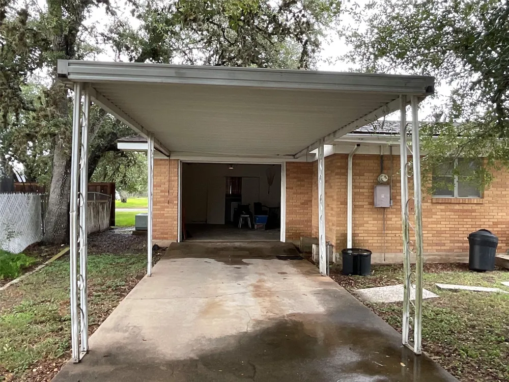 605 3rd Street Cuero, TX 77954