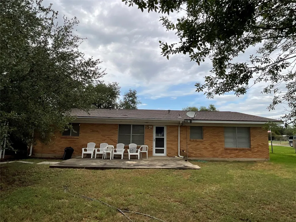 605 3rd Street Cuero, TX 77954