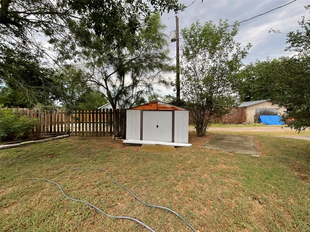 605 3rd Street Cuero, TX 77954