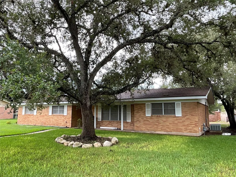 605 3rd Street Cuero, TX 77954