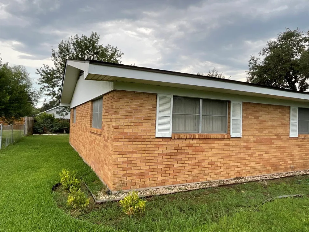 605 3rd Street Cuero, TX 77954