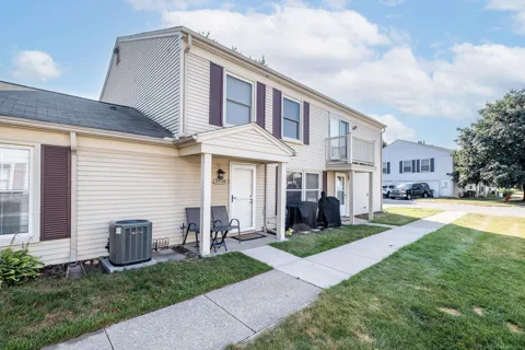 2916 Meadowbrook Court