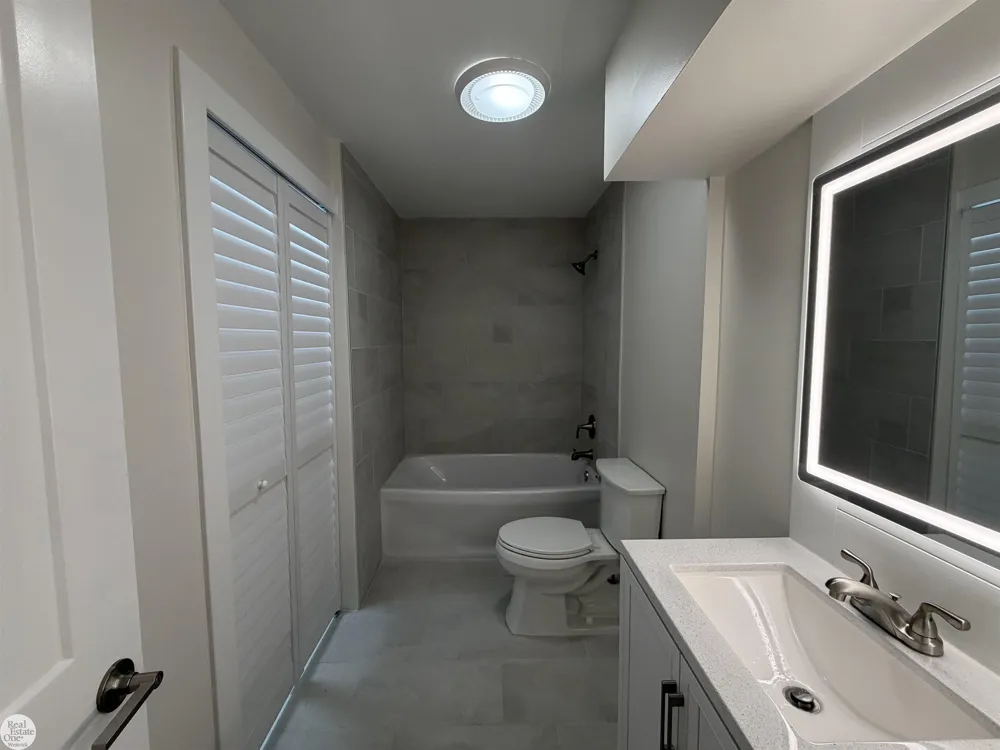 11188 Rhode Drive Shelby Charter Township, MI 48317