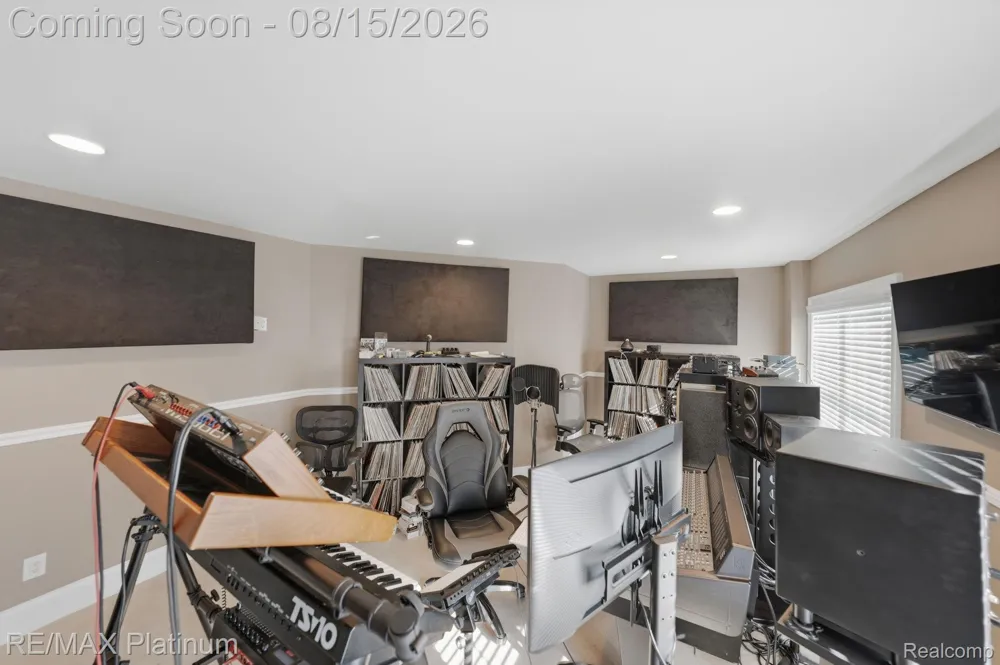 3812 S Shoreline Drive Milford Charter Township, MI 48381