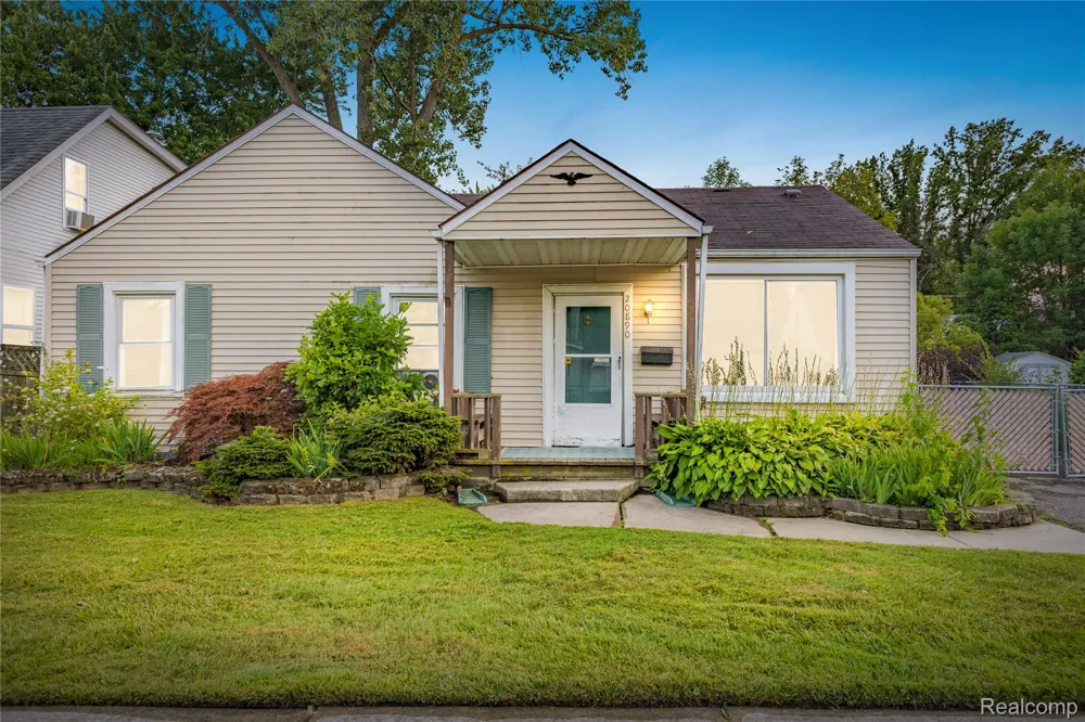 20890 Hollywood Street Harper Woods City, MI 48225